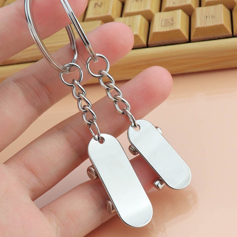 Y166 2Pcs Lovers Scooter Keychain Novelty Casual Metal Trinket Couple Skateboard Key Chain Couple Key Holder Trinket Charms