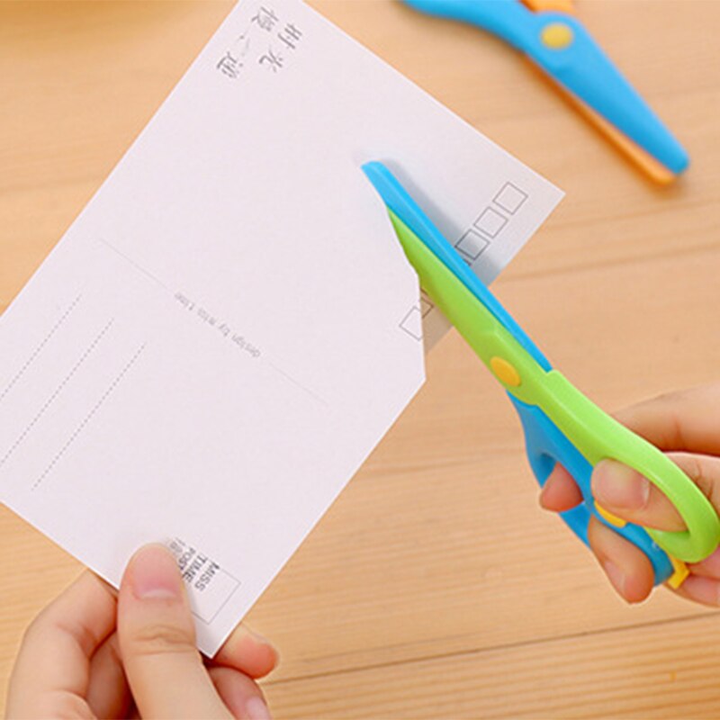 1 ud. De tijeras de seguridad de plástico de cabeza redonda de 137mm para niños, herramienta de corte de papel DIY para niños, para guardería suministros escolares, para chico