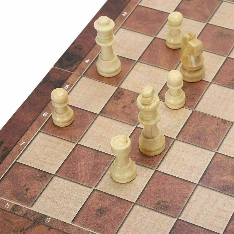Jeu d'échecs médiéval de en bois composite,32 pièces dorées ou argentées, échiquier magnétique,