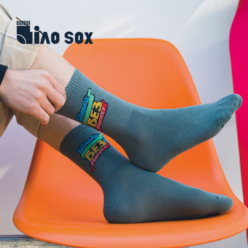 Men and Women Socks Street hip-hop autumn and winter Crew Socks Alphabet College Wind Socks