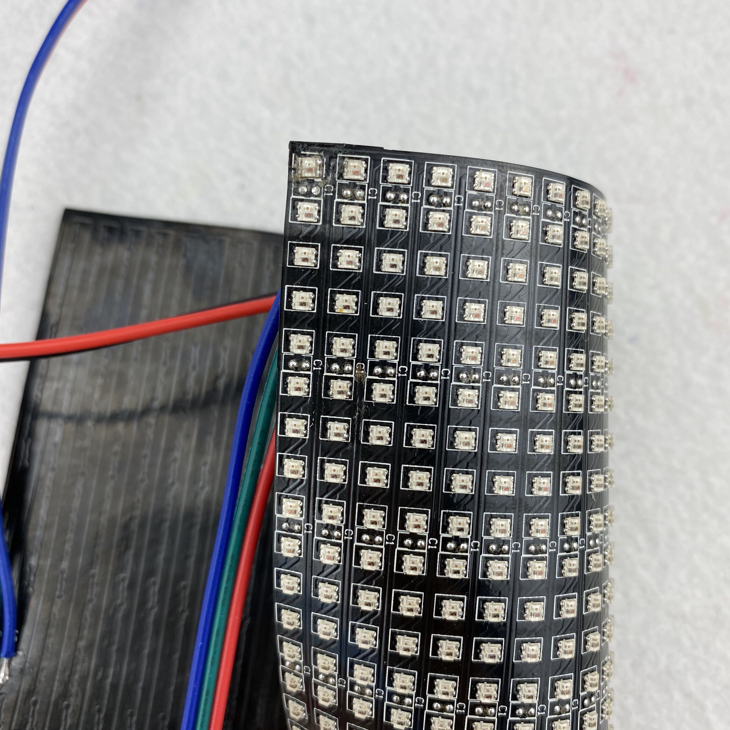 P5mm WS2812C SMD 18*32pixels led addressable flexiblepanel light,size: 90mm*160mm,DC5V input; BLACK PCB