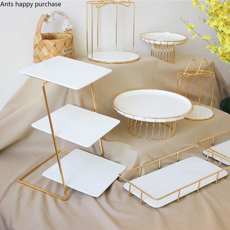 Gyldent smedejern dessertbord kagestand hvid keramik frugtbakke tre-lags snack rack høj fod display stand kagepande