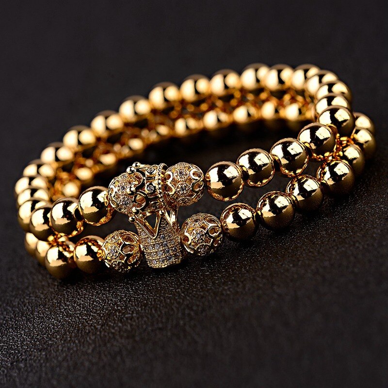 Oiquei 2 stk / sæt par armbånd til kvinder mænd guld 8mm kobberperle & cz krone beaded charme bnagles armbånd luksus smykker: Ab1293