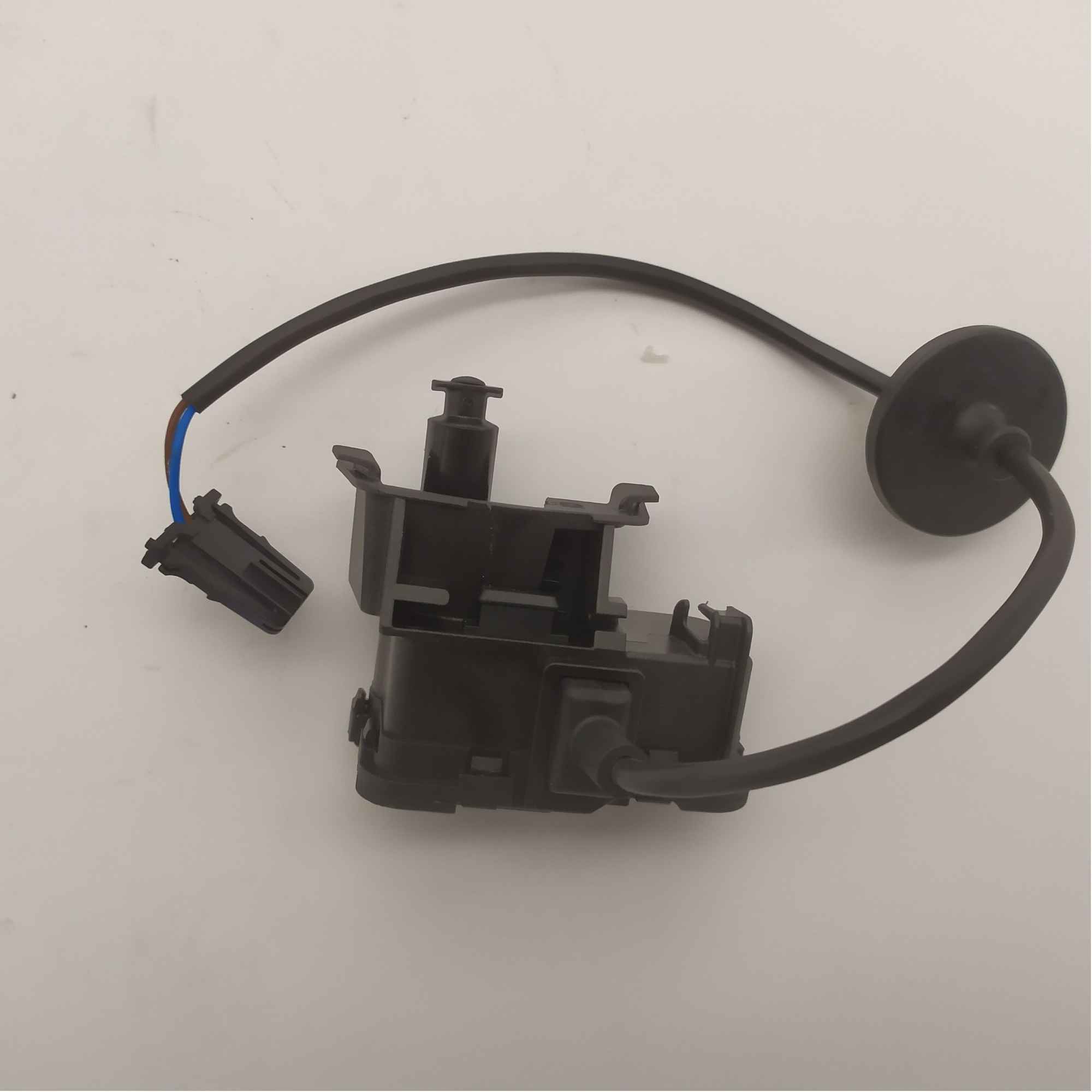 Good Fuel Filler Flap Lock Solenoid Motor For V W Skoda Superb OEM: 3T0810773 3T0 810 773