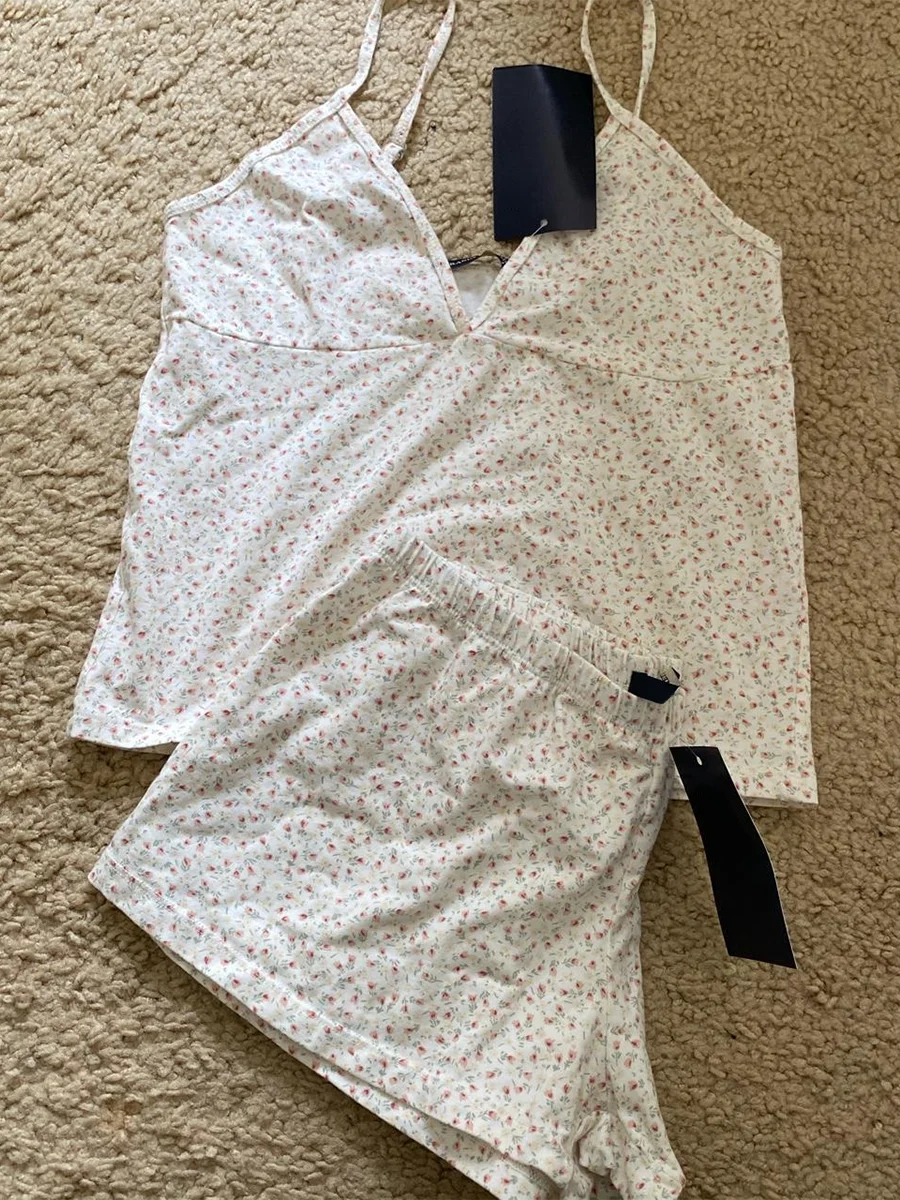 Conjunto de 2 piezas de pantalones cortos con chaleco de fresa para mujer, camiseta sin mangas ajustada con lazo y ojales y cintura elástica, pantalón corto recto de retazos, conjuntos dulces