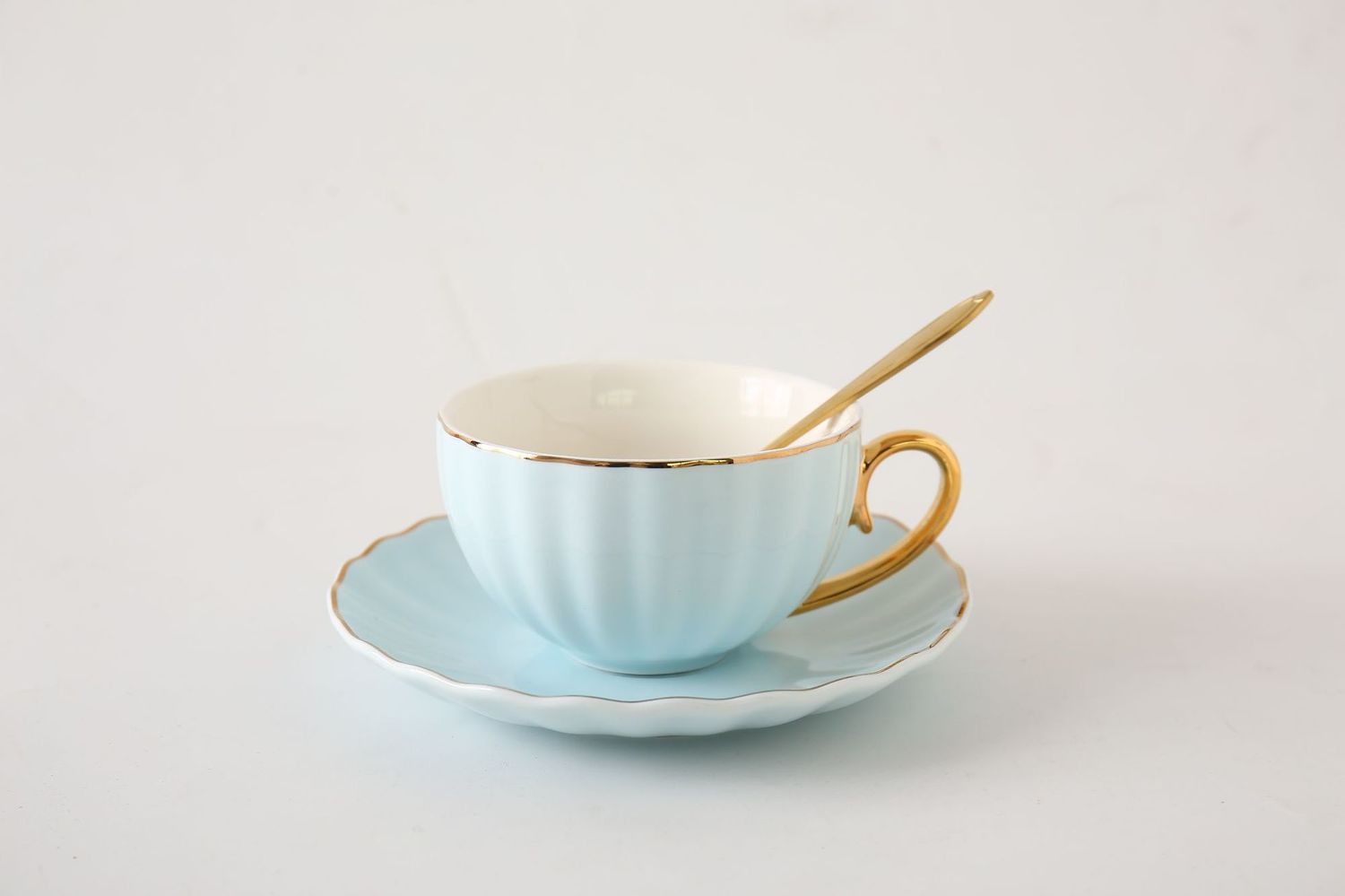European Leisure Time Afternoon Tea Ceramics Coffee Cup Saucers English Style Phnom Penh Coffee Mug Bring Golden Flower Spoon: sky blue