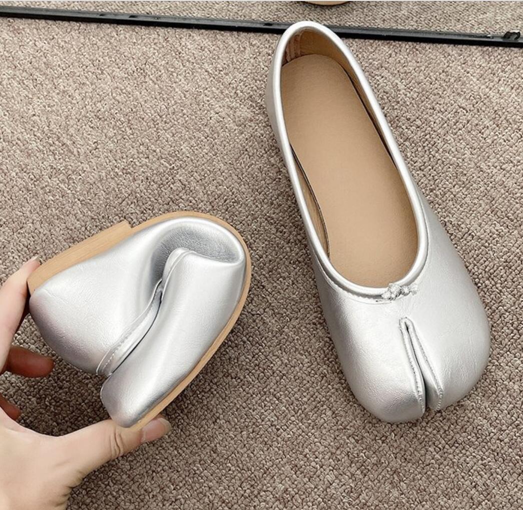 Scarpe basse da donna Tabi Ninja scarpe da donna in pelle comode ballerine mocassini morbidi con punta divisa 2024 mocassini da donna giapponesi