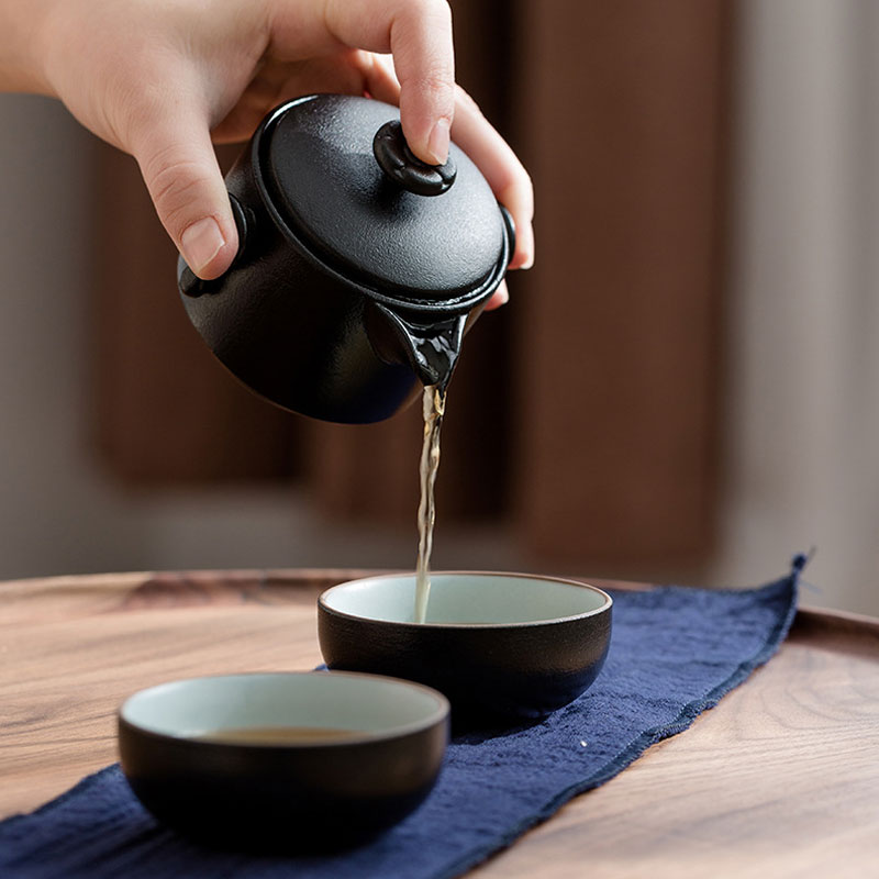 Svart keramik en kanna två koppar te-set bärbara koppar för resor hemmakontor keramiska te kaffebehållare påse keramik tekanna set