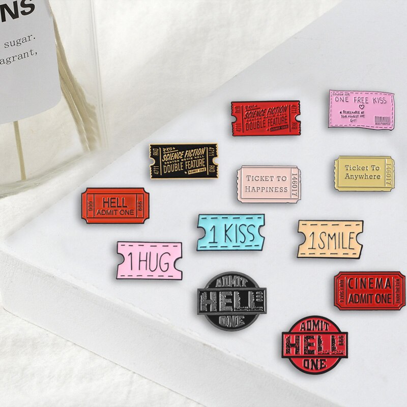 Piket Pinnen Gaan overal emaille Pins Broches Leuke Kus glimlach knuffel Reversspeldjes Badges Adimet anderen movie Sieraden voor vrienden