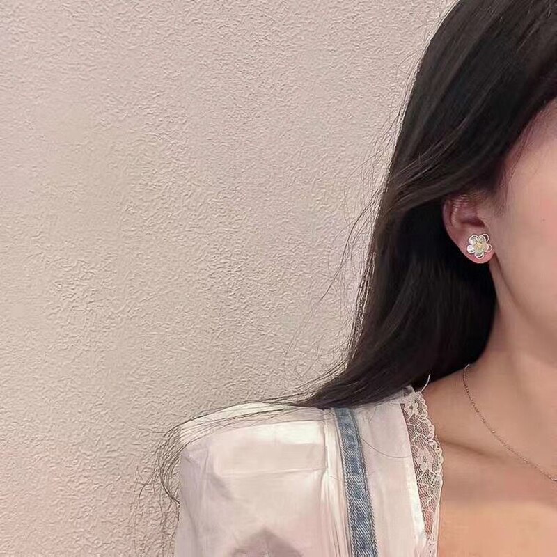 Coreano Nuovo Semplice Ed Elegante Borsette Fiore Orecchini con Perno per Le Donne affrescare Cavità Del Metallo Del Fiore Studenti di Vacanza Del Partito Gioielli Regali