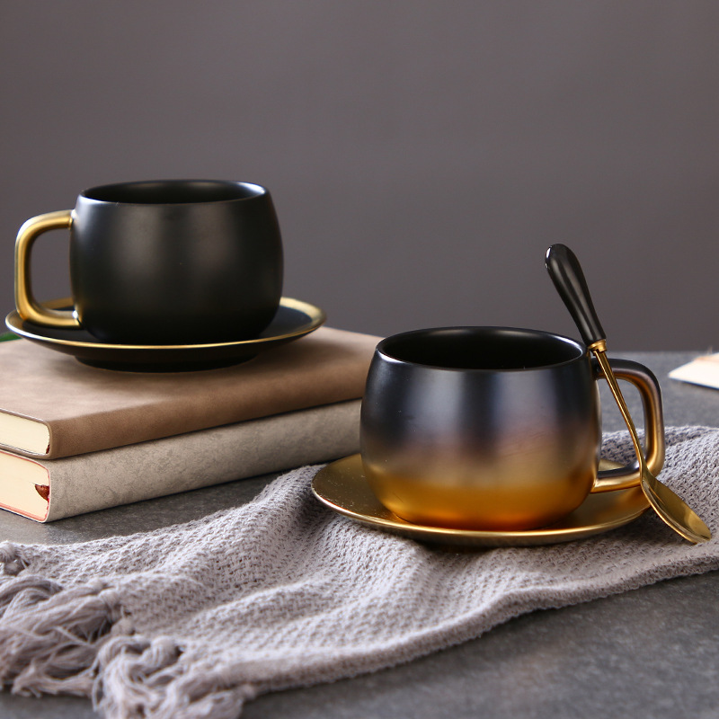 Guld sort kaffekop sæt unikt rejsekrus luksus par kopper og krus mat keramik til kaffe te dekoration bord kontor