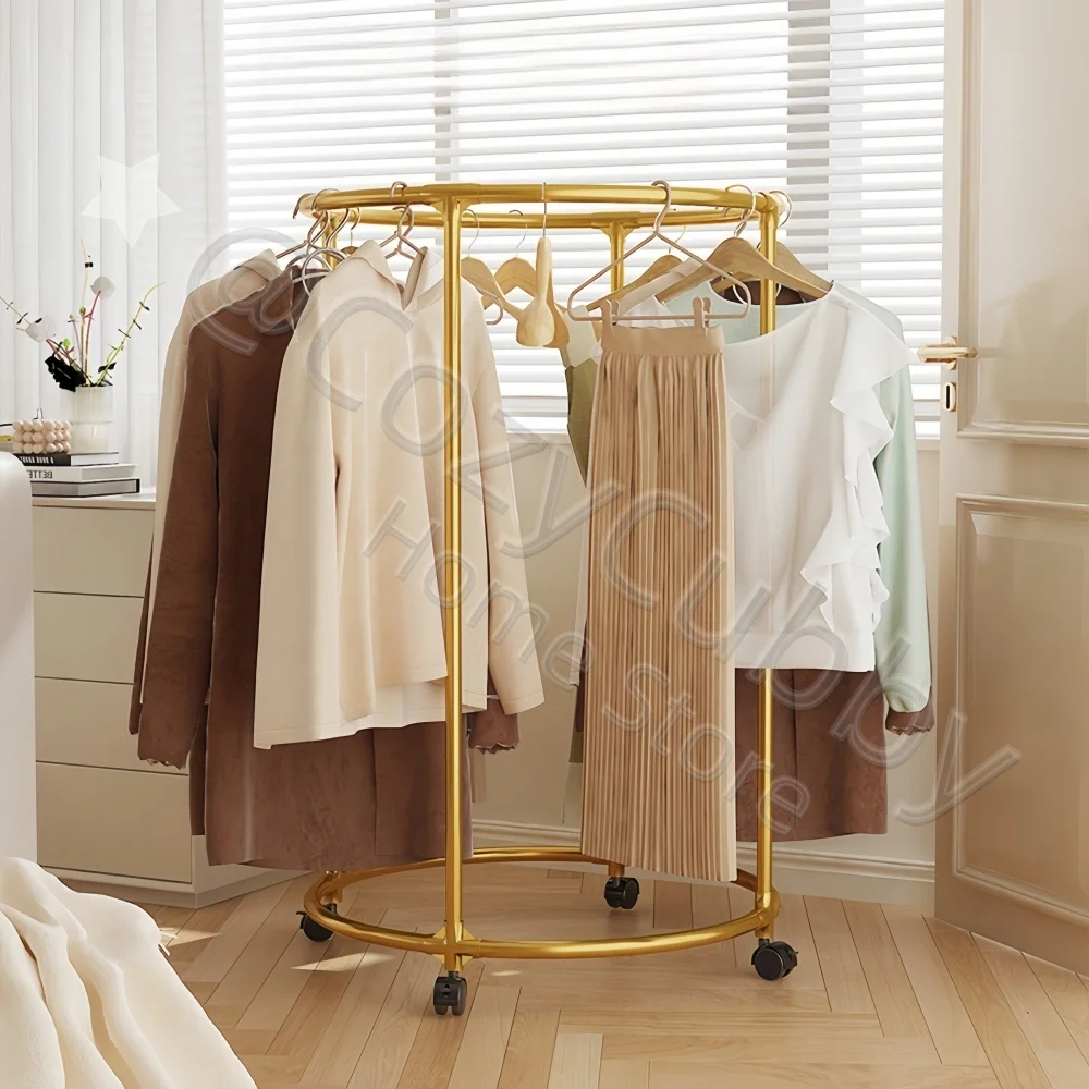 CC Kledingwinkel Displayrek Gouden Ronde Metalen Roterende Kledingstandaard met Wielen Beweegbare Ringvormige Kleding Organizer Rack
