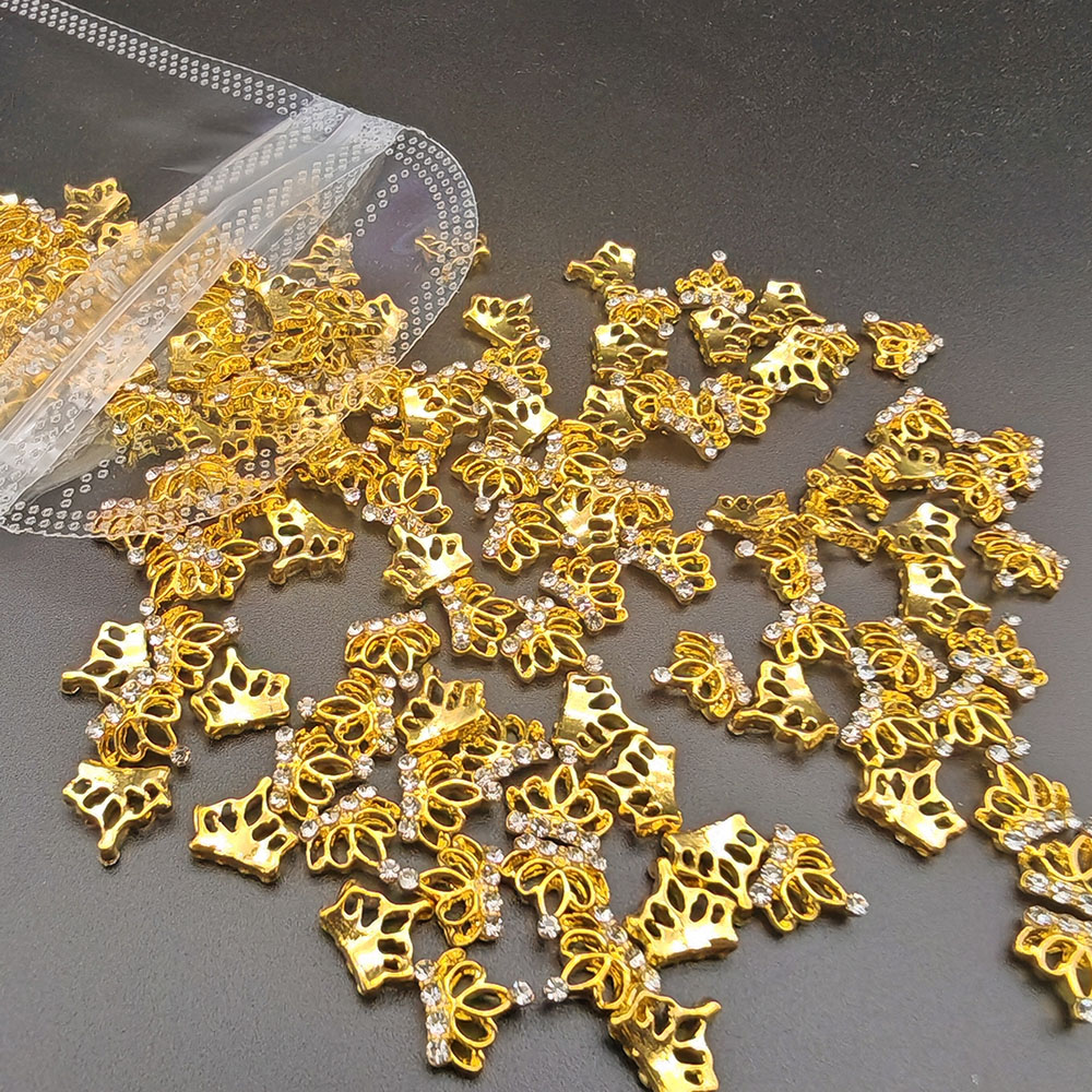 10 Uds. De dijes de corona de cristal de Metal para uñas, diamantes de imitación dorados y plateados brillantes, exquisitos dijes de corona de aleación 3D, decoraciones para manicura