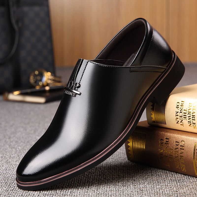 Män klänning skor herr slip on spetsiga tå skor män läder formella affärsman skor oxfords skor för män lägenhet: Svart / 9.5