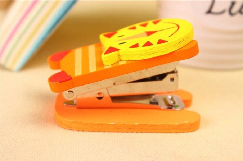 HKYSHP Korea creatieve briefpapier leuke cartoon Houten geschilderd nietmachine mini nietmachine school kantoorbenodigdheden: orange