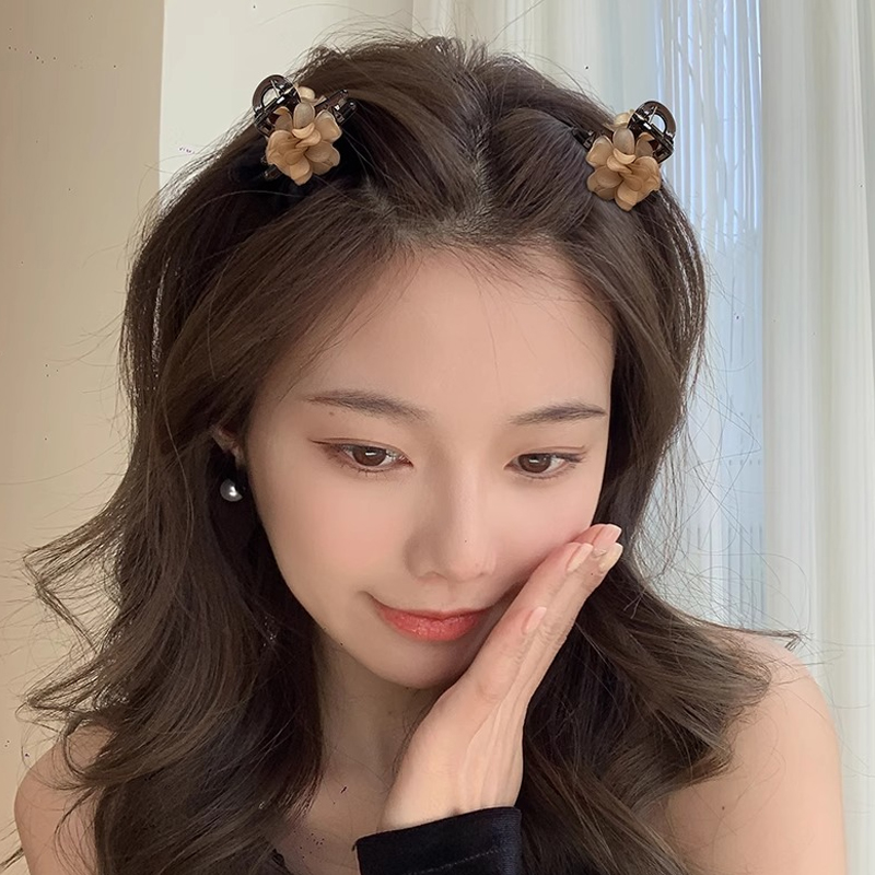 Pinza de pelo de plástico pequeña de 4,5 cm con flor de Camelia para mujer, pinzas para el pelo de Vintage, herramienta de estilismo con abrazadera de cangrejo, accesorios para niñas, 1 ud.