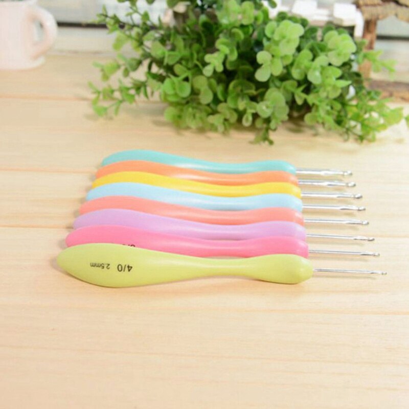 Aluminum Crochet Hook Set Ergonomic Crochet Needles Knitting Hooks With Colorful Plastic Grip Cushioned Handles Needles 8 Pcs