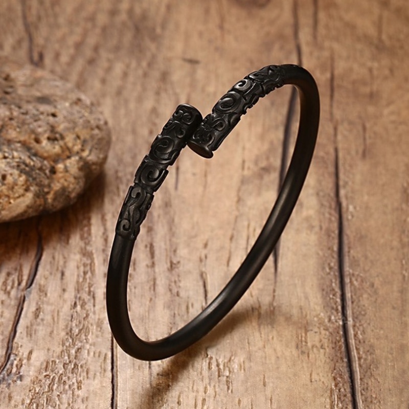 Classic Punk Hoop grabado Rune Curse Journey To The West pulseras de apertura para hombre: Black