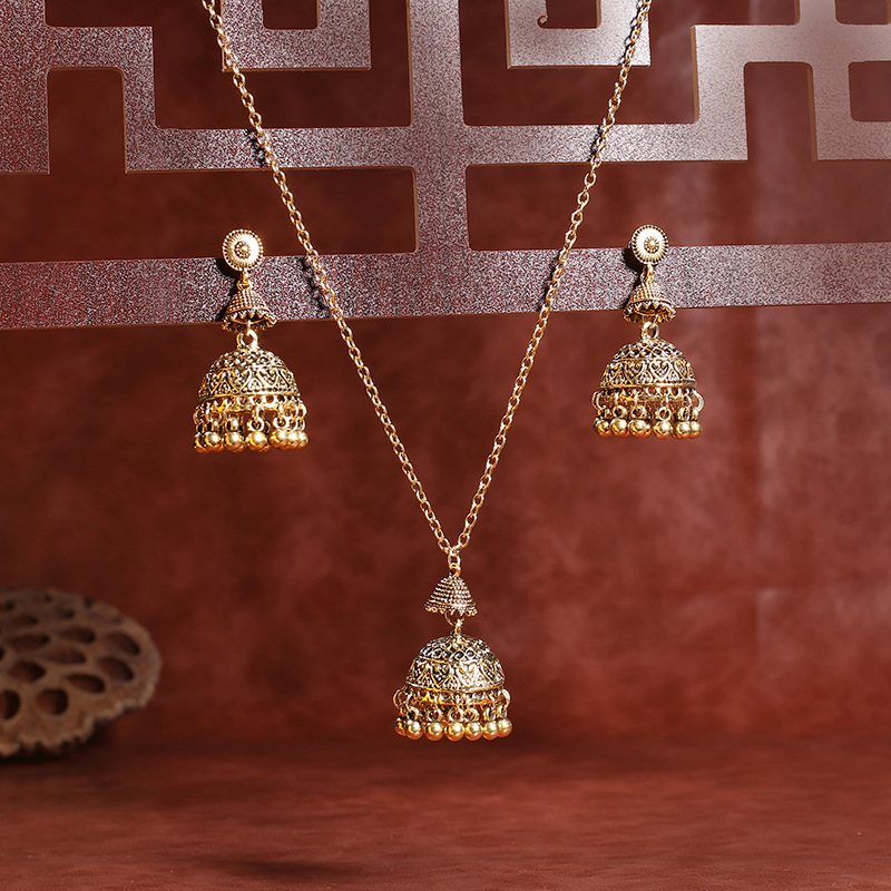 Luxury Retro Indian Jewelry Set Earring/Necklace Bijoux Wedding Jewelry Hangers Ethnic Carved Jhumka Earrings: Antique Bronze Plated