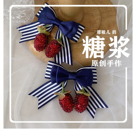 Une paire de rayé fraise nœud en épingle à cheveux côté pince cueillette fraises doux Lolita fait à la main bleu foncé headwear mori fille: 02