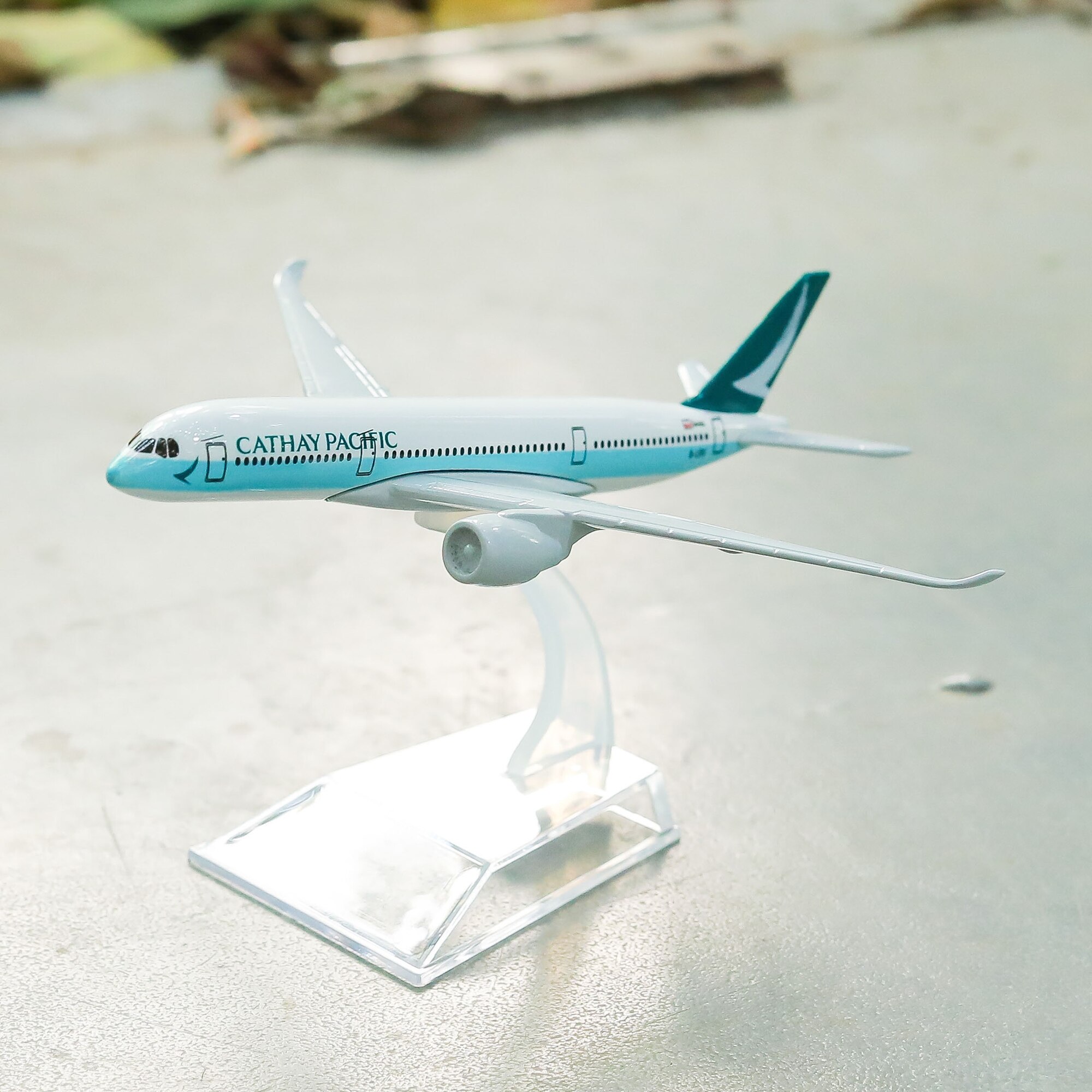 Hong Kong Cathay Pacific Airlines A350 Aircraft Alloy Diecast Model 15cm Aviation Collectible Miniature Ornament Souvenir Toys