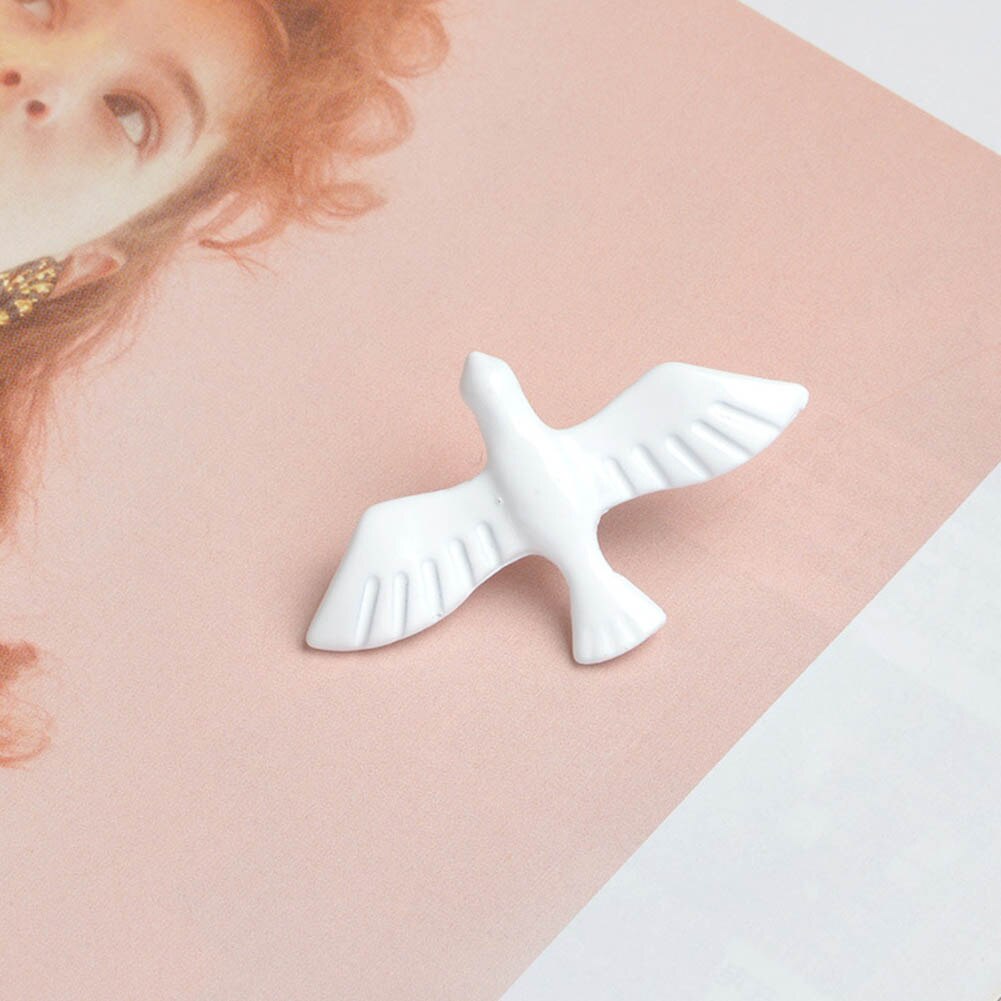 1PCS Chinese Jewelry Retro Simple White Pigeon Brooch, Exquisite Little Animal Collar, Male And Female Jewelry Whole
