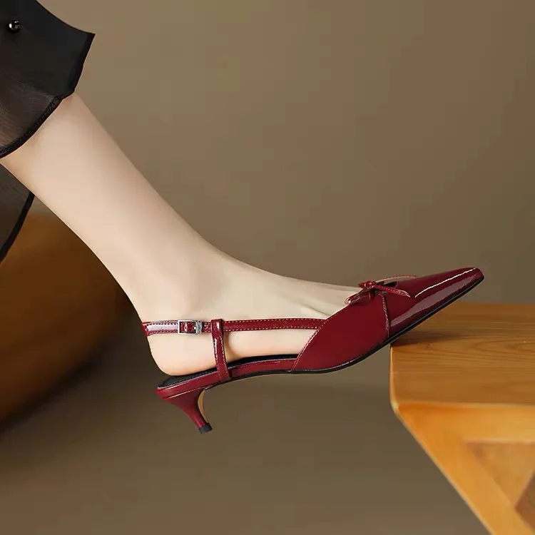Sandalias sexis de tacón medio con lazo 2024, zapatos de punta estrecha para Mujer, zapatillas de playa a la de verano, chanclas de lujo, zapatos de tacón para Mujer: Color vino / 35