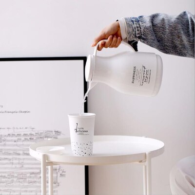 Nórdico simple viento pequeño aislamiento fresco hervidor revestimiento de vidrio termo hogar exterior viaje termo botella 900 ml