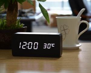 Mode Houten Wekkers Met Thermometer Eenvoudige Rechthoek Tafel Klokken Led Sound Control Desktop Decoratie Klok: black whtie