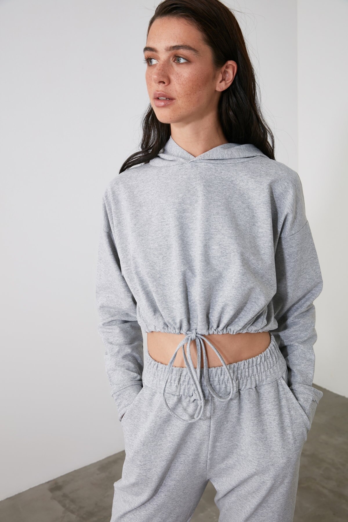 Trendyol Crop Hooded Knitted Tracksuit Set TWOAW21EM0020