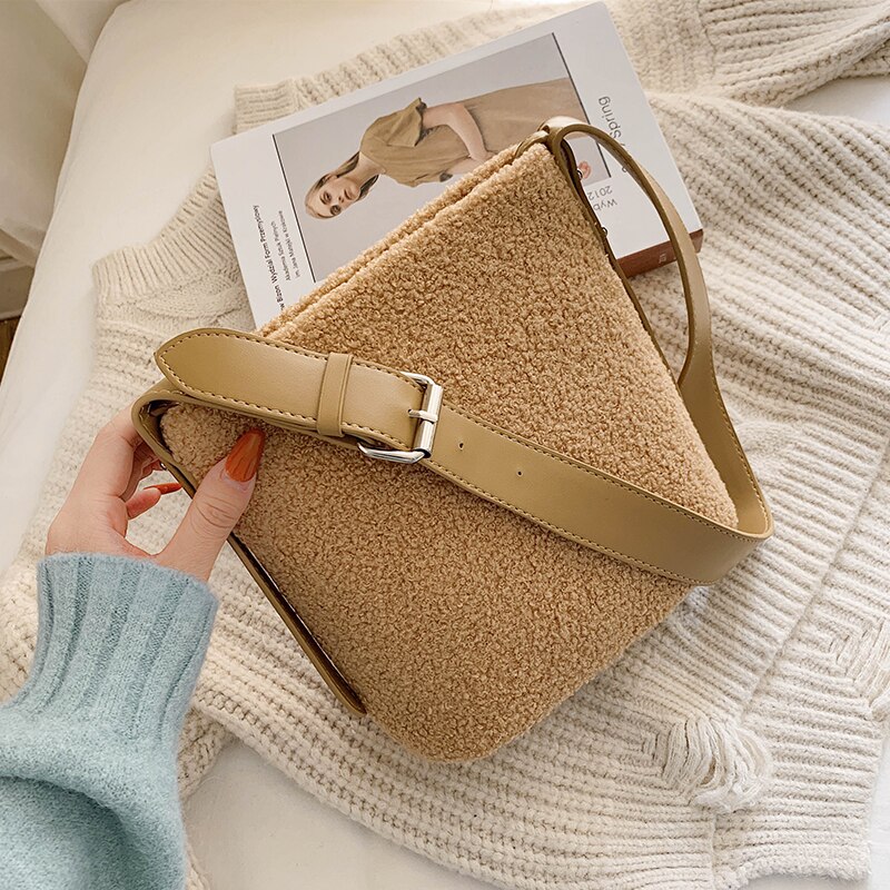 Niche Lamb Plush Handbags Autumn/winter All-match Ins Shoulder Underarm Bag Bucket Bag Tote Bag Width: 20cm