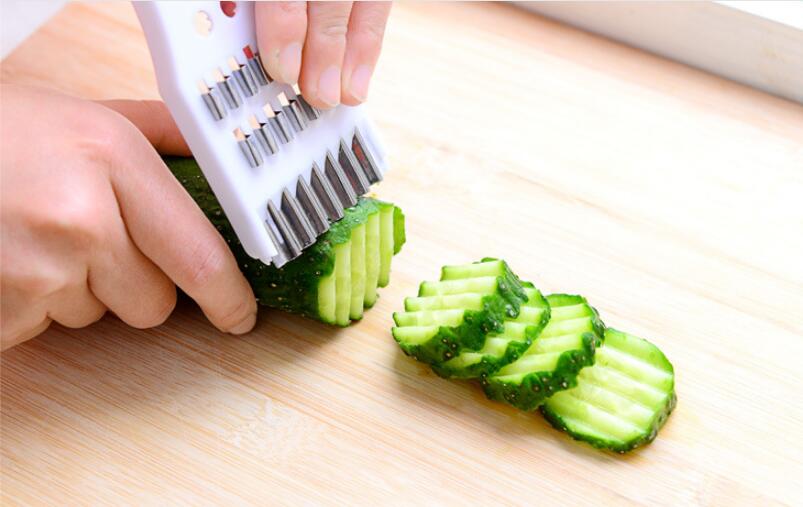 1 Pc Multifunctionele Plastic Groente Fruit Rasp Roestvrijstalen Messen Wortel Potato Smerissen Kitchen Tools Ok 0762