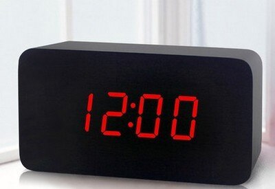 Antikk stil digital treskjermklokke iuminøs svart hvit natt om kunst + dato + klokke midlertidig hjemmekontor: 012 sorte røde lys