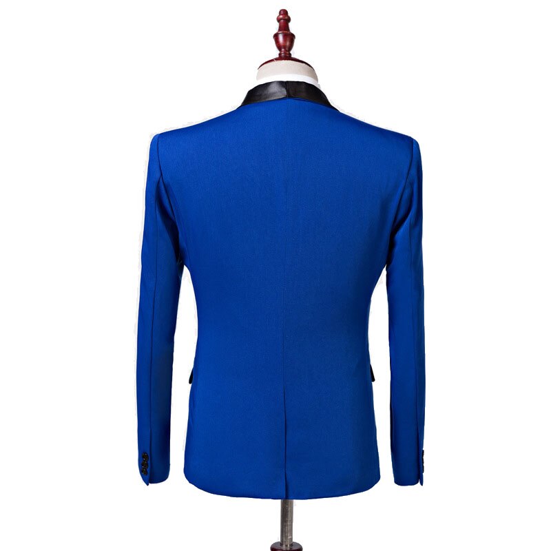 thumbnail image 2 of I Tested The Trendy Men's Blue Velvet Sport Coat: Here's Why It's A 2 of 11