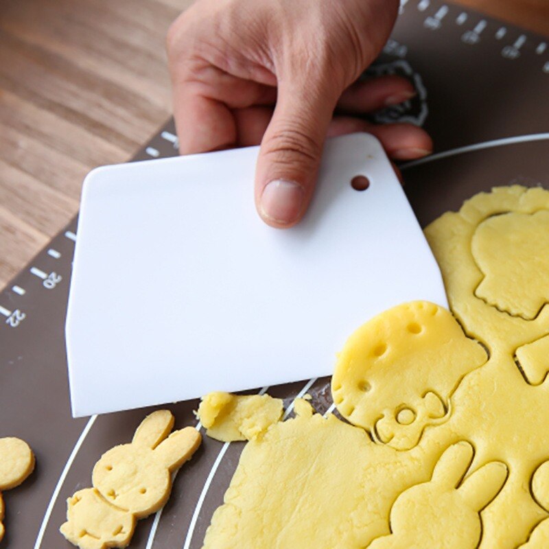 Coupe-pâtisserie en plastique, spatule à gâteau, grattoir à pâte, pain trapézoïdal, outils de Fondant de Pizza, couteau à beurre, ustensiles de cuisson sûrs blancs