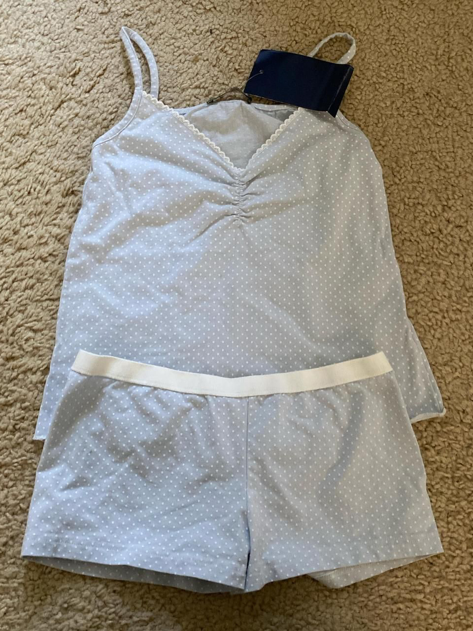 Conjunto de 2 piezas de pantalones cortos con chaleco de fresa para mujer, camiseta sin mangas ajustada con lazo y ojales y cintura elástica, pantalón corto recto de retazos, conjuntos dulces