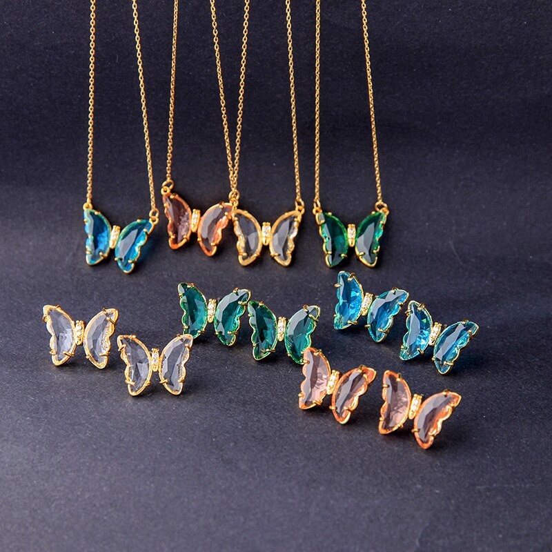 Kissme prachtige veelkleurige glazen vlinder sieradenset voor vrouwen, goudkleurige messing insectenoorbellen, kettingen en ringen