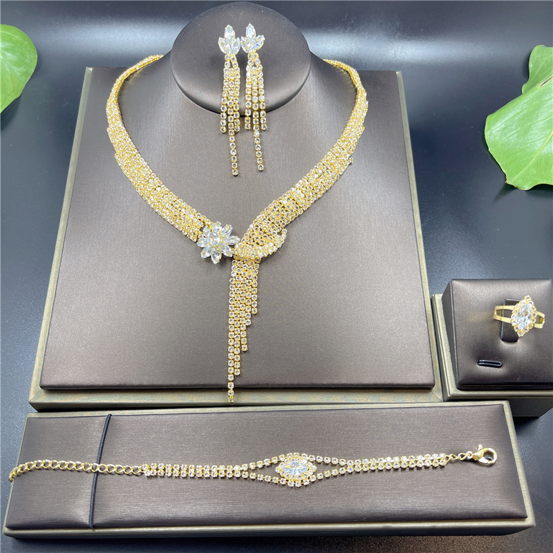 Mode Kristal Bruids Sieraden Sets Zilver Kleur Geometrische Choker Ketting Oorbellen Armband Ring Vier Stuk Bruiloft Sieraden Set: Gerhodineerd