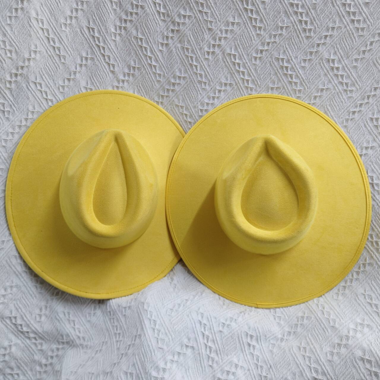 Europäische US Neue 9,5 cm Große Krempe Wildleder Zylinder für Frauen Männer Pfirsich Herz Top Jazz Fedora Hüte für Party Hochzeit Filz Kappe