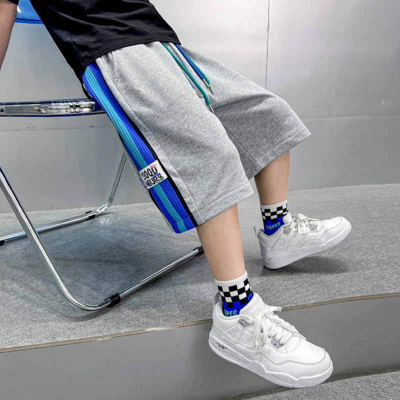 Pantaloncini per ragazzi di grandi dimensioni pantaloni sportivi allentati in cotone Casual per adolescenti estivi abbigliamento per bambini pantaloni a righe laterali in vita elastica 5-14 anni: GRAY / 5