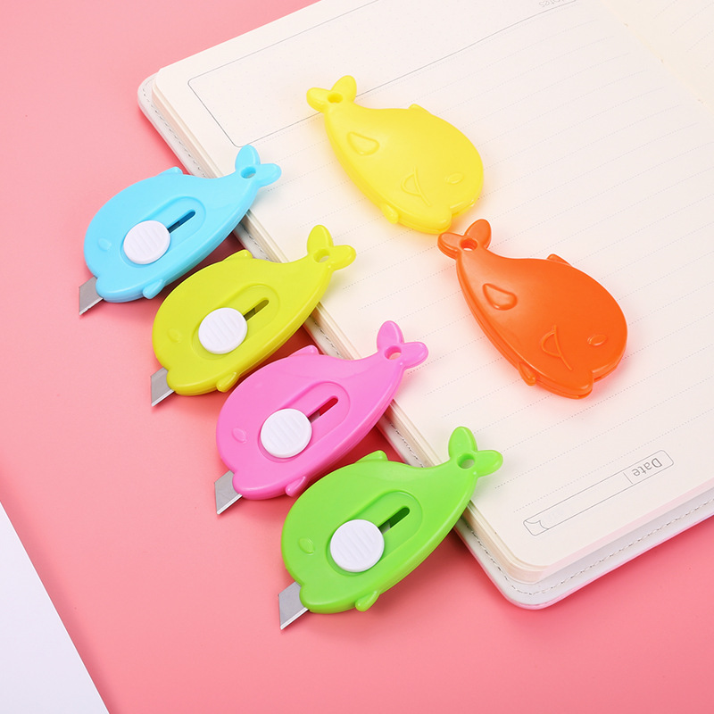 Mini cuchillo Kawaii de ballena pequeña, utensilio para cortar papel, paquete exprés, pequeño, material de papelería para escuela y oficina, 2 uds.