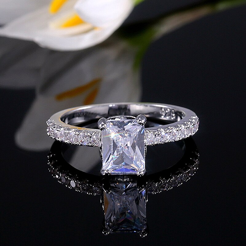 Huitan Vrouwen Trouwringen Vlakte Model Met Solitaire Vierkante Kubieke Zirkoon Steen Micro Verharde Eternity Engagement Ring