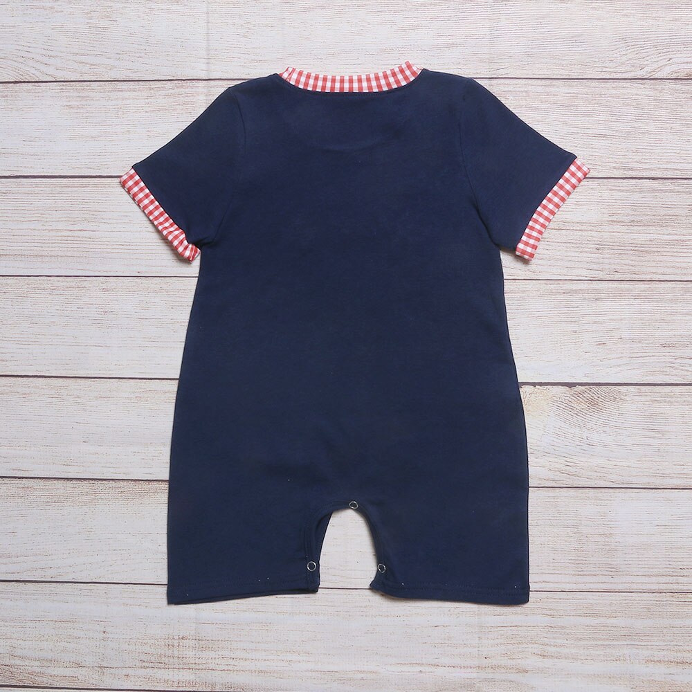 Zomer Kleding Jongen Rode Plaid Manchetten Marine Blauw Korte Mouw Helikopter En Vechter Borduurwerk Patroon Peuter Romper