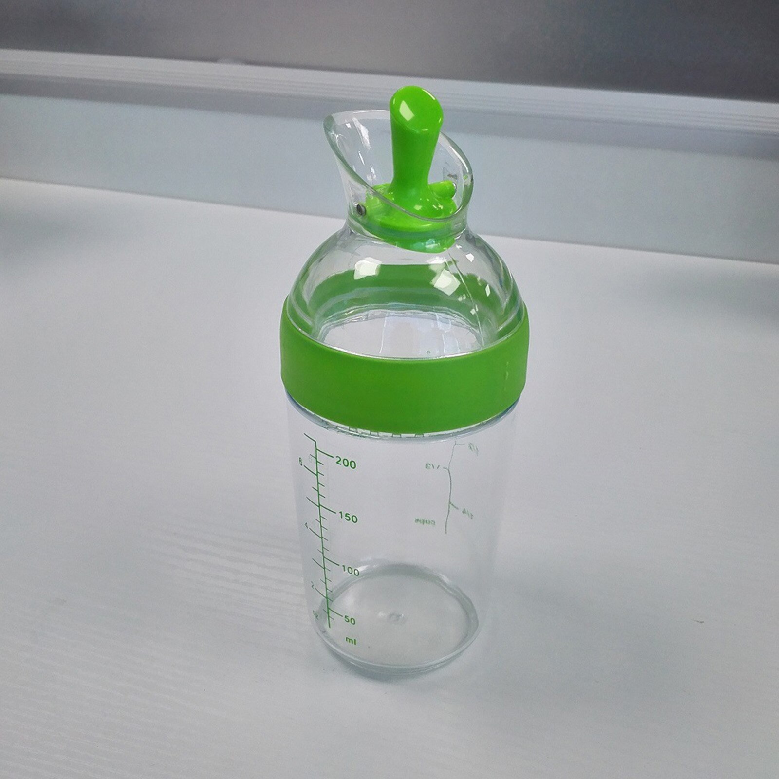 1pc Salad Dressing Shaker Emulsifier Universal Manual Sauces Mixer Spill Resistant 240ml with Measurement: green