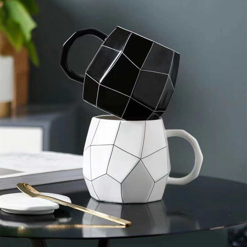 Keramische Mok Koffie Creativiteit Onregelmatige Abstracte Geometrie Vorm Zwart En Witte Lijn Mok Eenvoudige Nordic Stijl Mok Drinkware