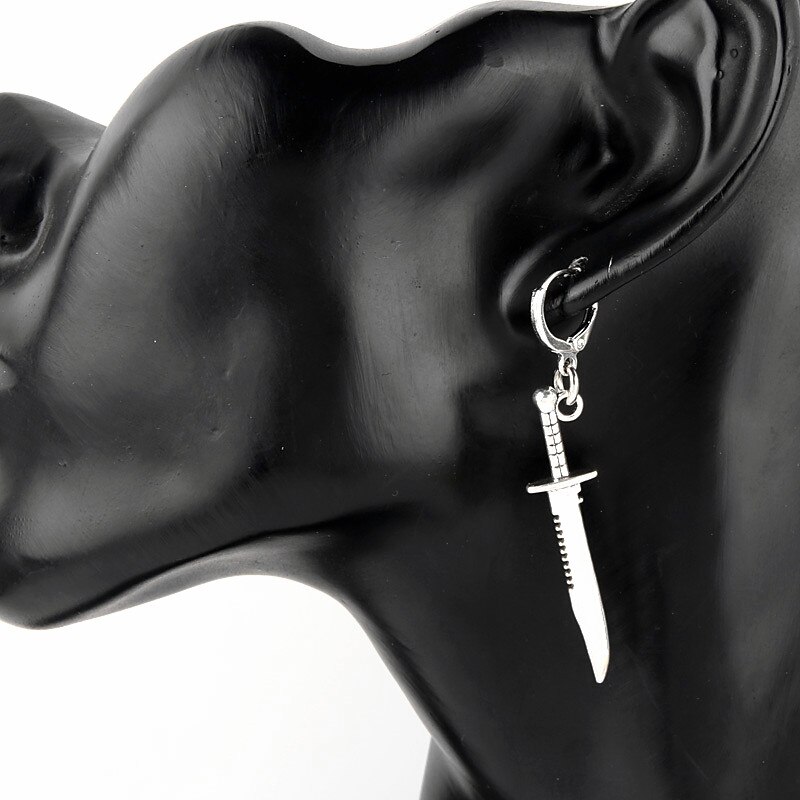 Pendientes góticos de daga oscura para hombre y mujer, Pendientes colgantes con cuchillo de espada pequeña, joyería gótica, pendientes de aro de vampiro, Punk: R279
