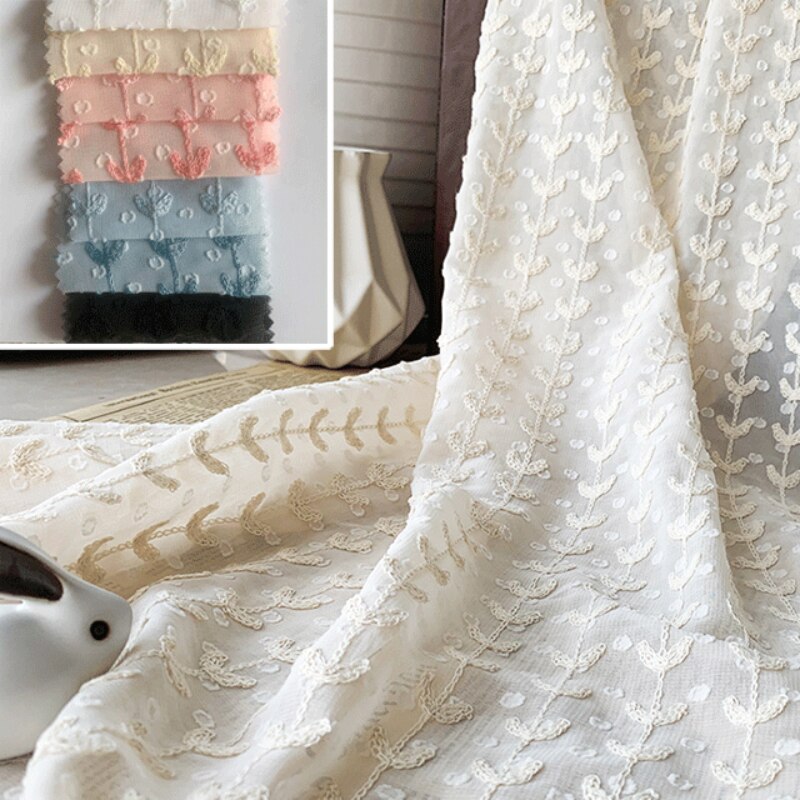 Tissu rayé de mousseline de soie de broderie de coeur à pois tissu de Polyester de fleur de coupe de Jacquard pour la robe, chemises noir, blanc, abricot