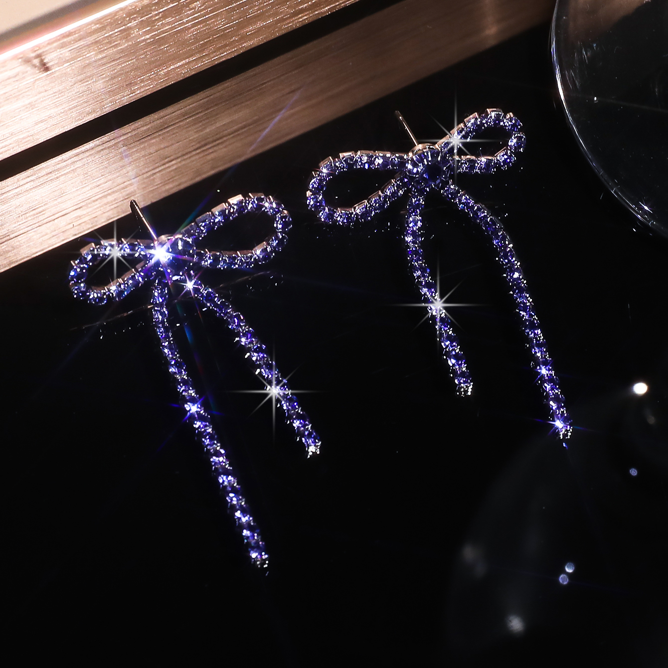 Kleurrijke strik oorbellen voor dames, oorbellen met strass steentjes, lange kwastjes, zwarte roestvrijstalen hangende oorbellen, schattige sprankelende sieraden: Antieke bronzen plaat