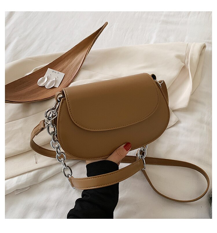Ensfarvet flap sadeltaske pu læder kvinders håndtaske kæde skuldertasker armhule taske: Brun