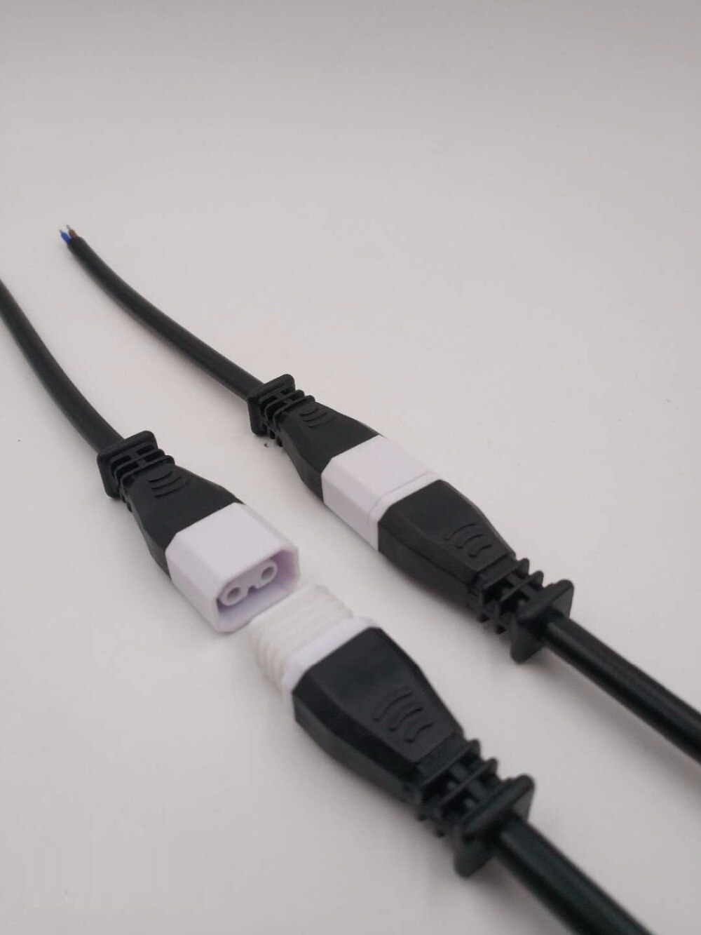 IP65 Impermeabile Connettore di Alta Qualità spillo Maschio Femmina coppie DC Nero colore Bianco portato maschio e femmina Applicabile 0.5mm